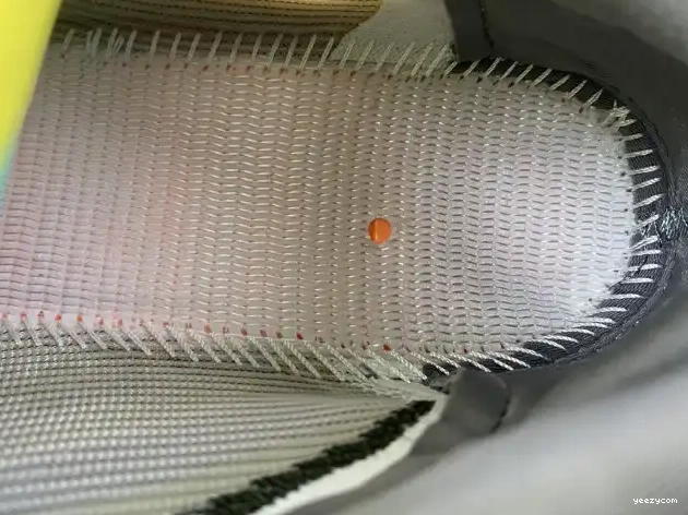 V3 700 Yeezy Fade Salt Adidas ID1674 0705